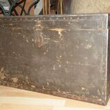 Beautiful cabinetmaker's trunk in wood and metal from the 1900s. With 3 storage compartments