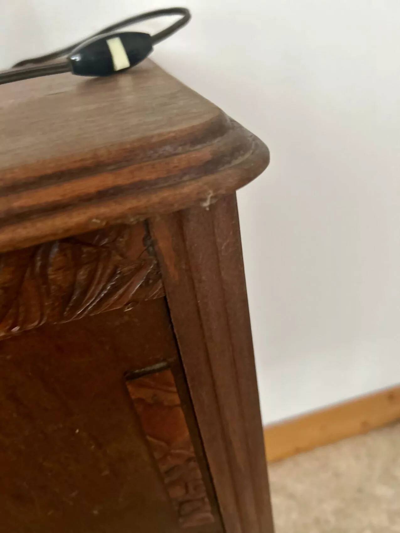 Petit meuble art déco aux portes coulissantes, atypique et joli