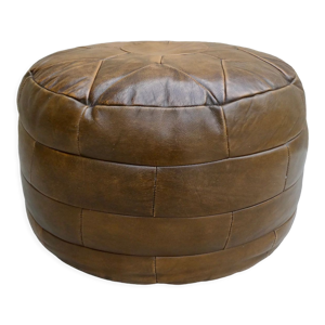 Pouf en patchwork de cuir fauve,