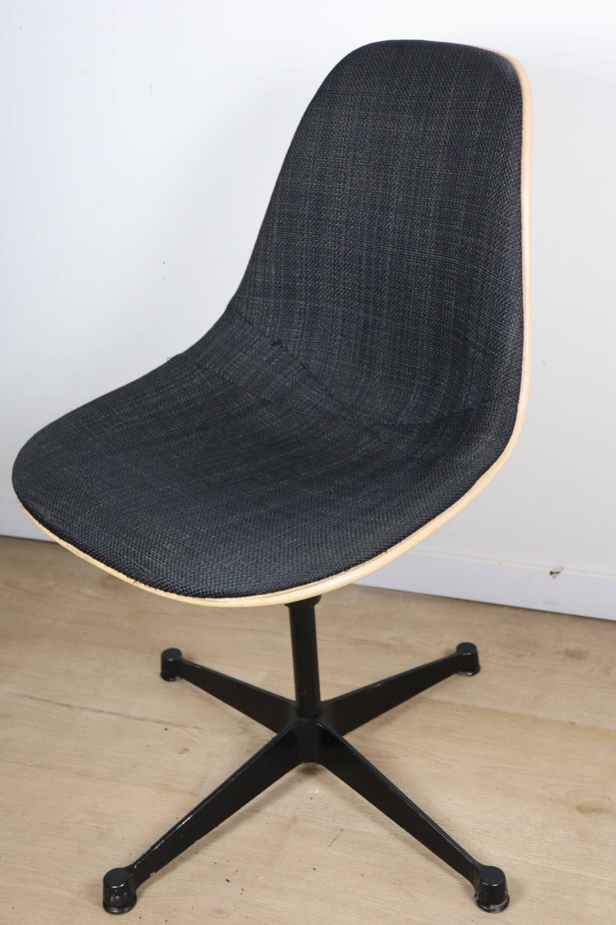 Chaise Eames Herman Miller - Fibre de verre pivotante réglable – 1960