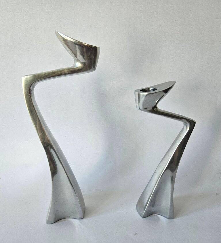 Paire de bougeoirs "Swan" par Matthew Hilton, Angleterre, années 1980