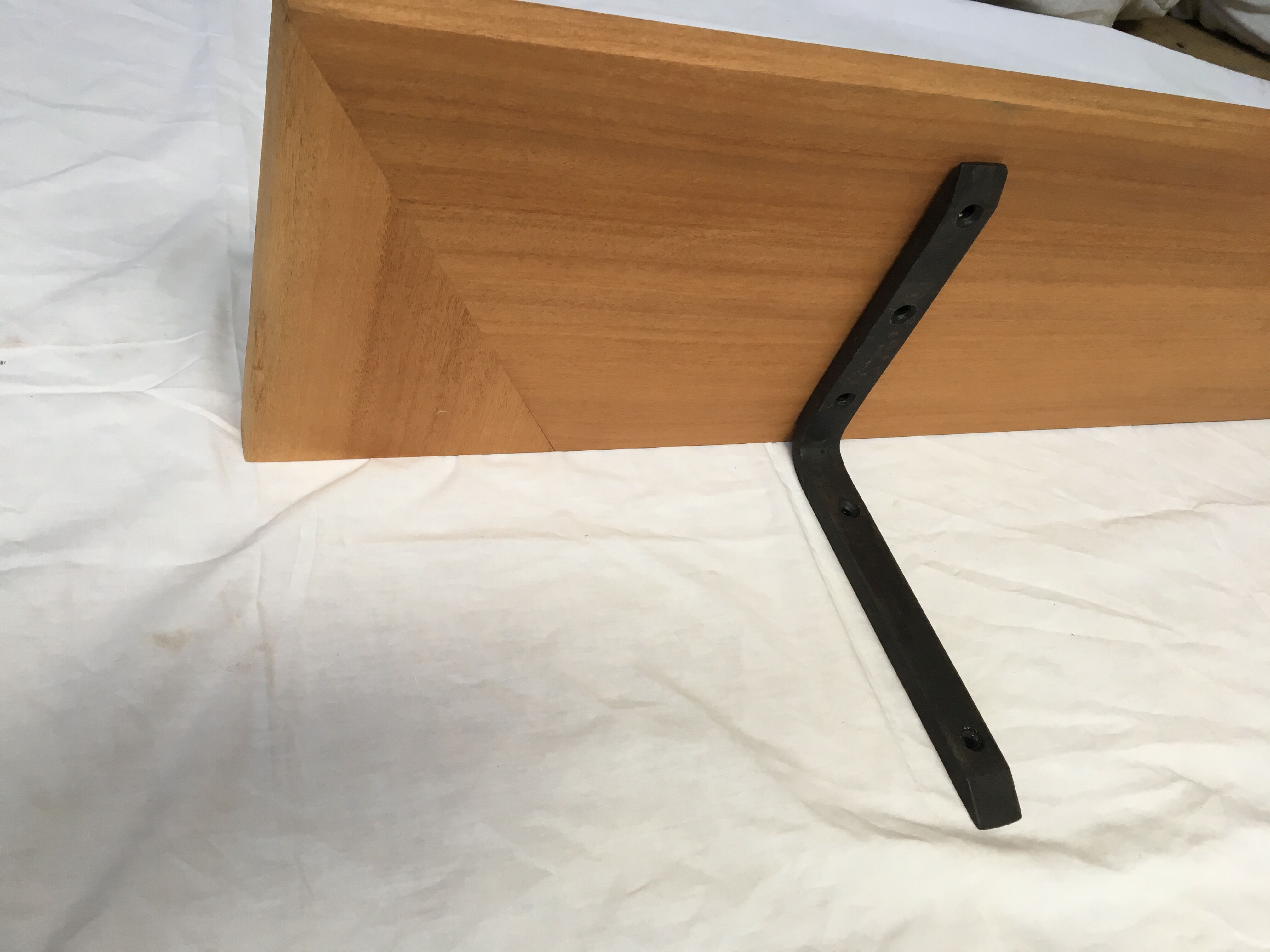 Shelf solid mahogany mid XX brackets in black metal