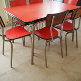 TABLE with two Italian EXTENSIONS and its 6 vintage CHAIRS of the 1970s in red color