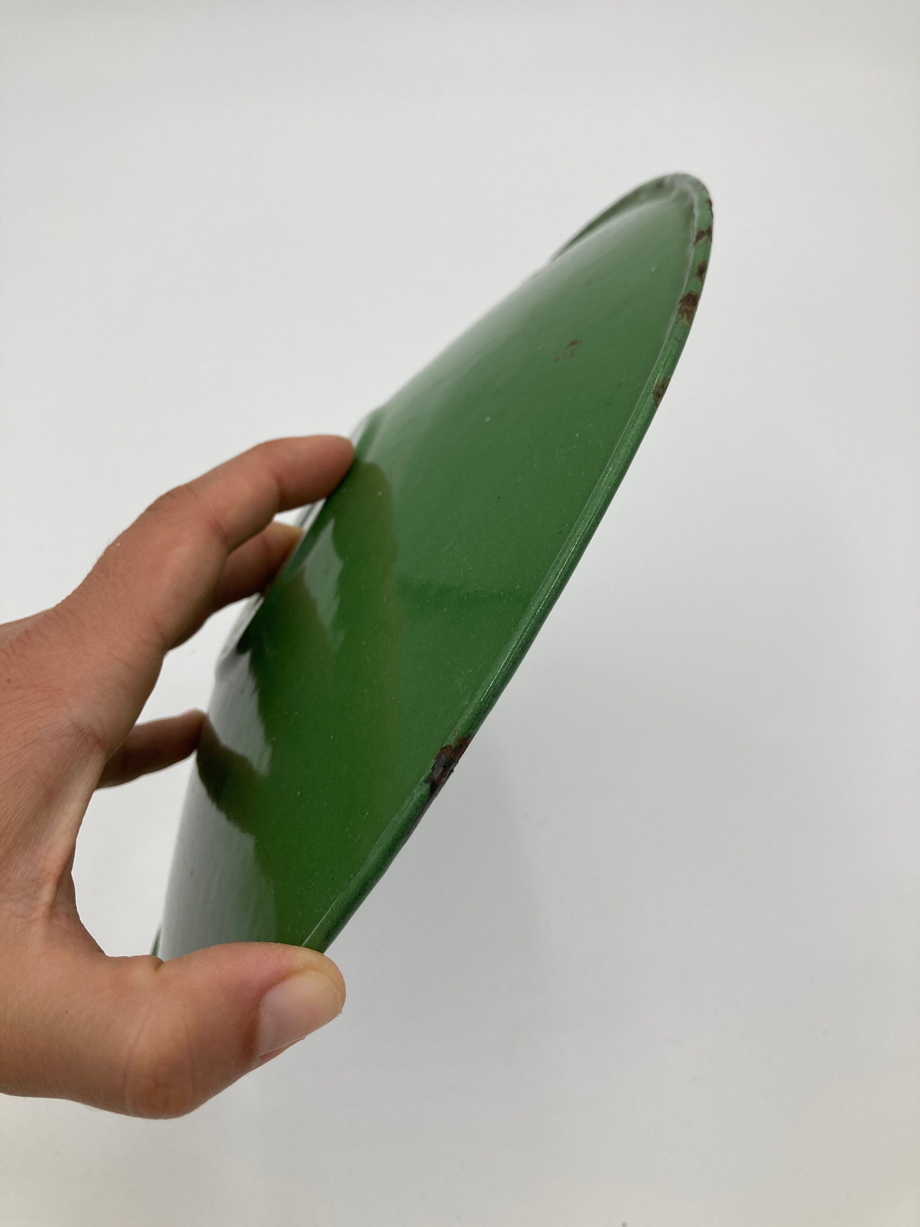 Green enamel suspension galette