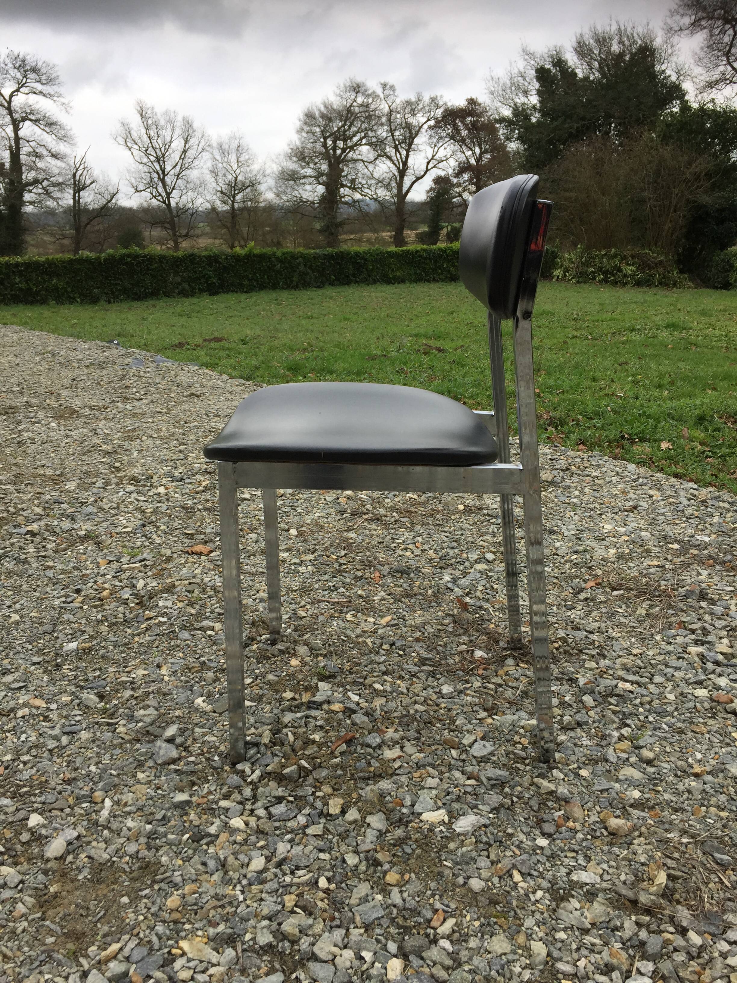 6 vintage chairs in black skaï with chrome metal tubular base.