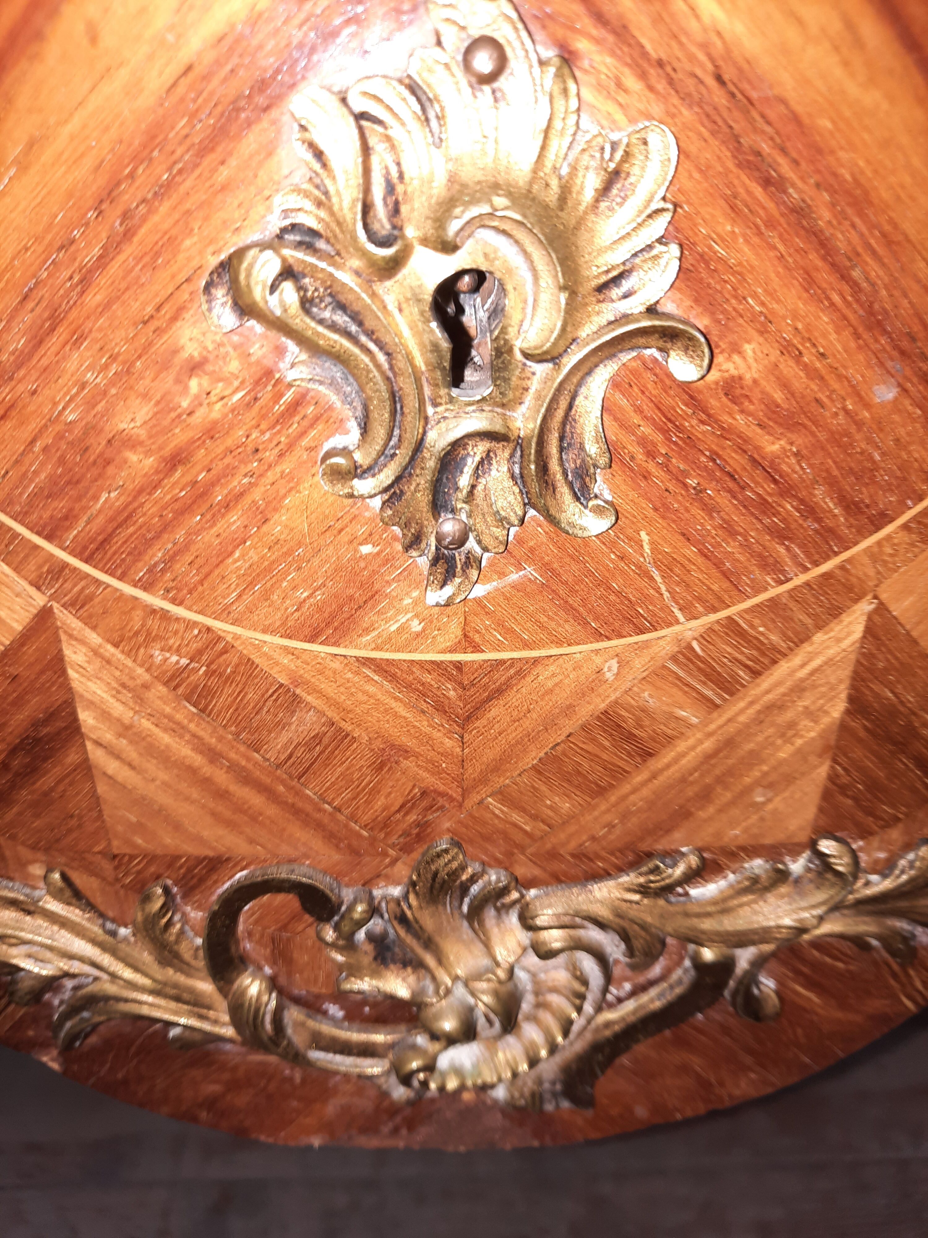 Commode style louis xv estampillée"morreau"