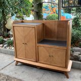 Buffet asymmetrical compass feet