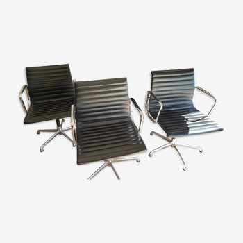 Lot de 3 fauteuils AE108 de Charles et Ray Eames fabriquant ICF