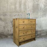 Vintage pine chest of drawers.