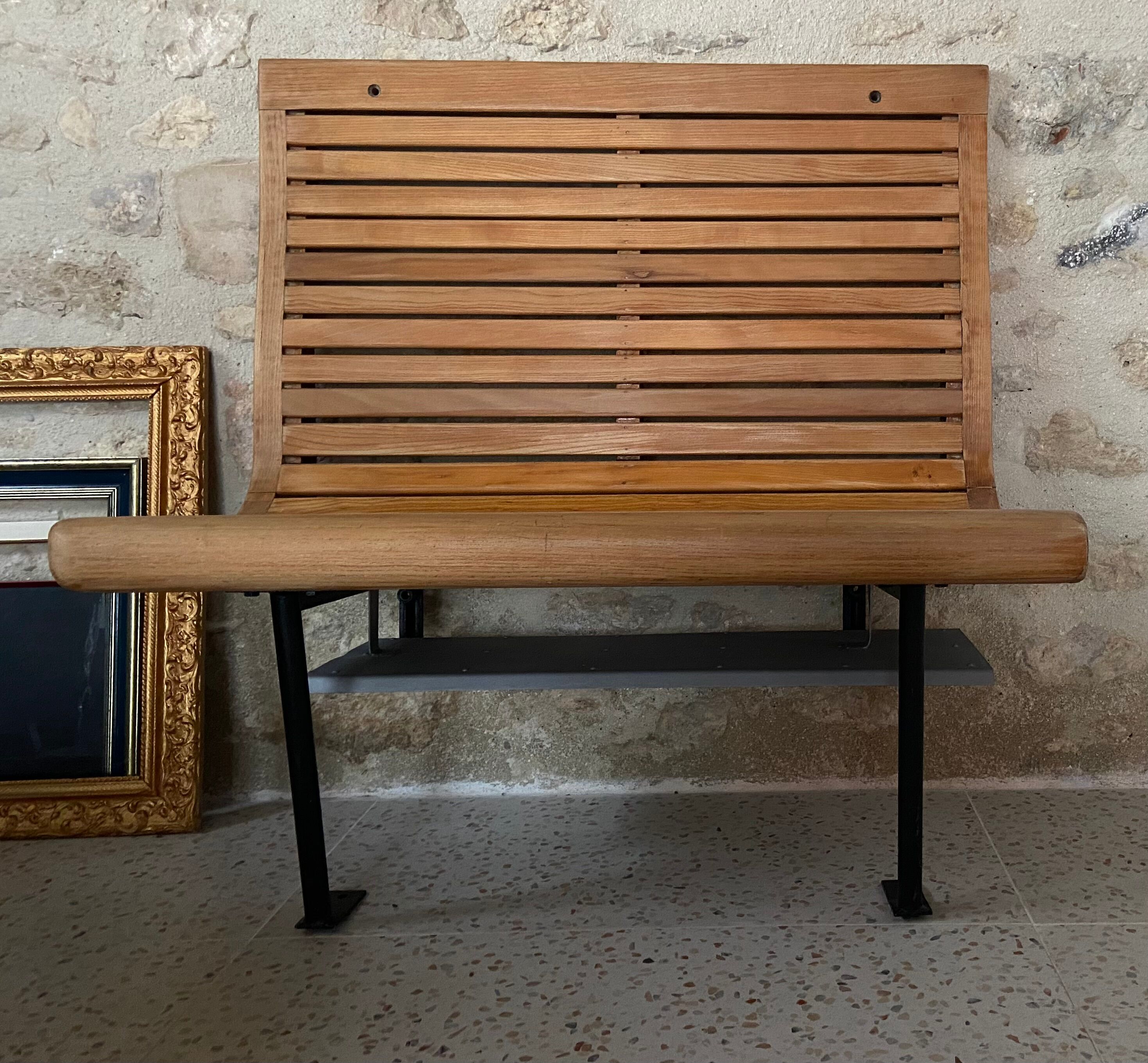 Train bench or metro in wood 1900 with its luggage rack
