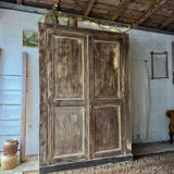 L’armoire ancienne patinée