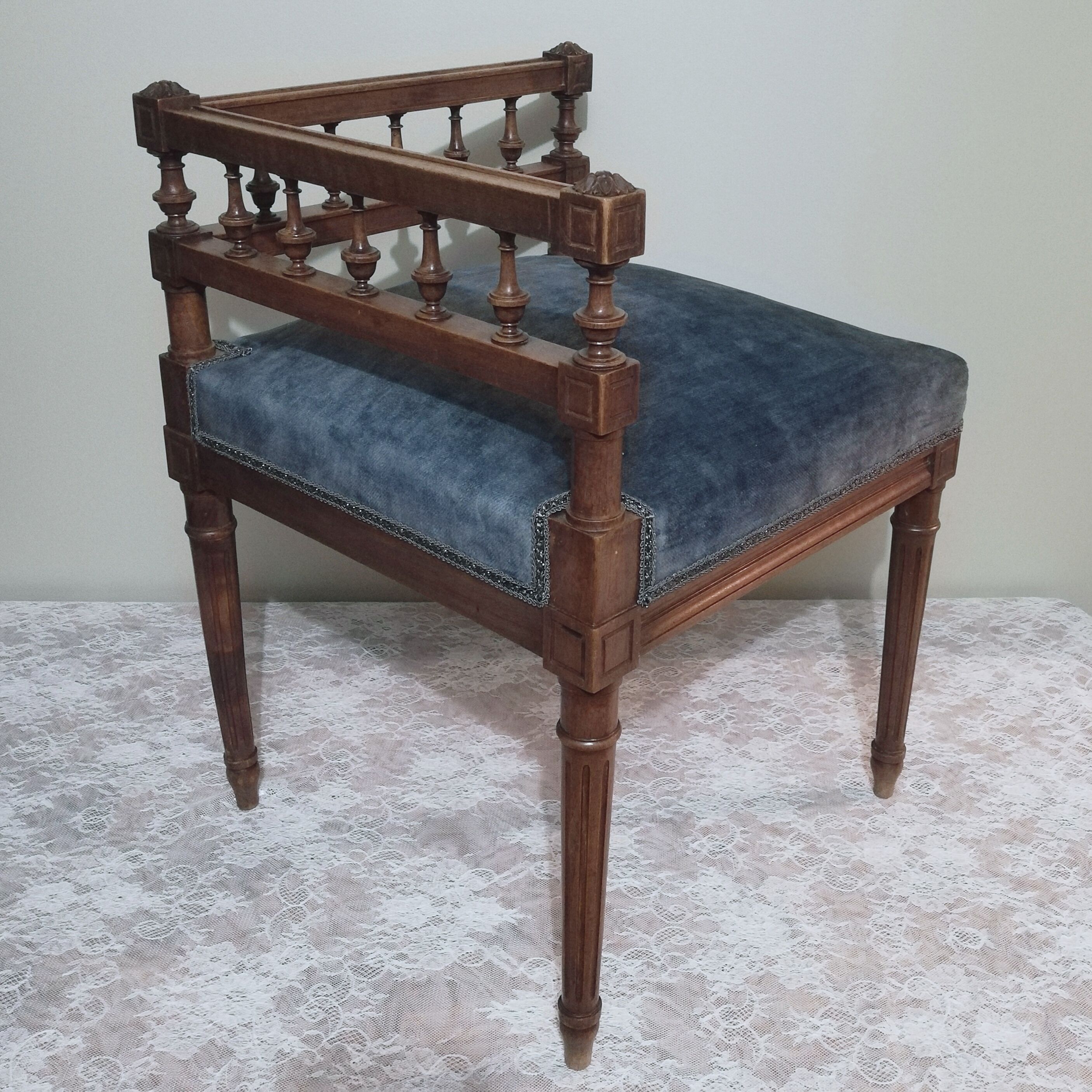 Fauteuil d'angle de style Louis XV assise velours