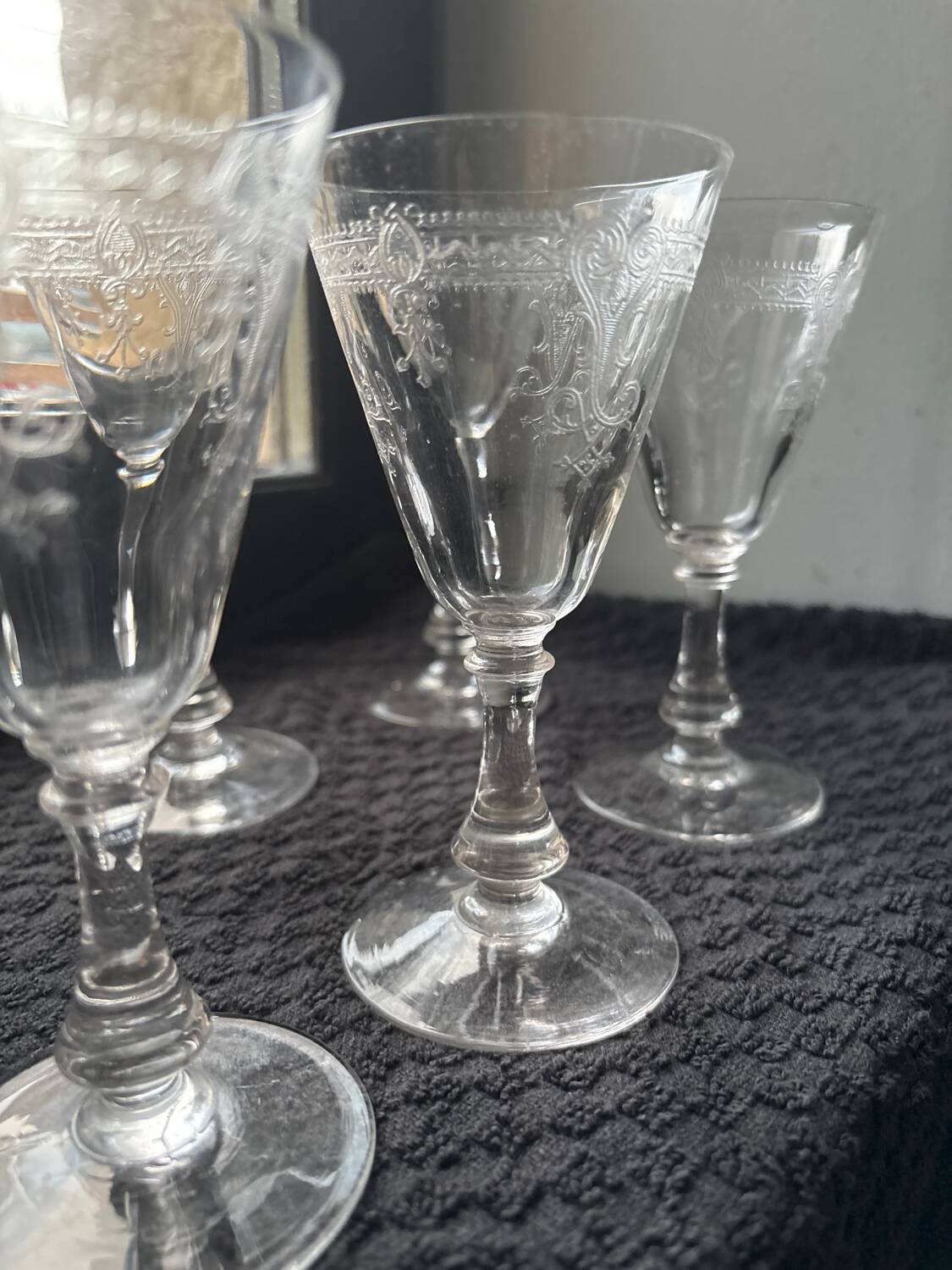 10 wine glasses