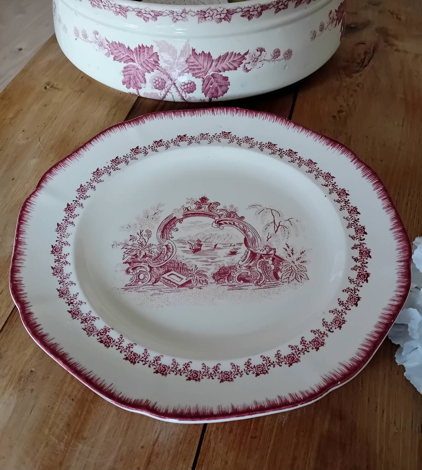 Longwy serving dish