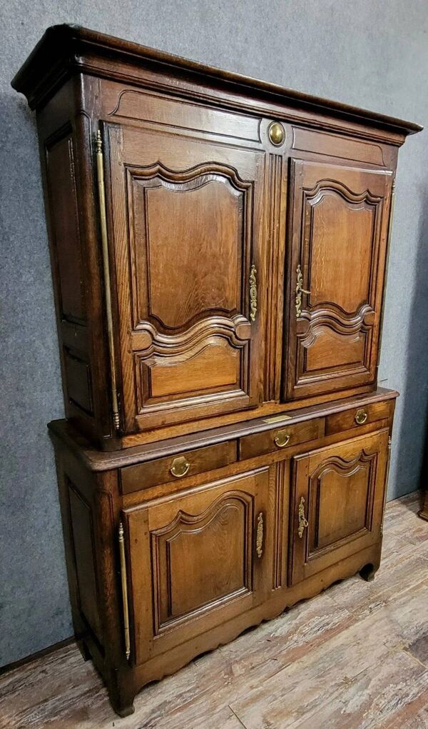 Buffet Deux corps époque Louis XV en chêne vers 1750