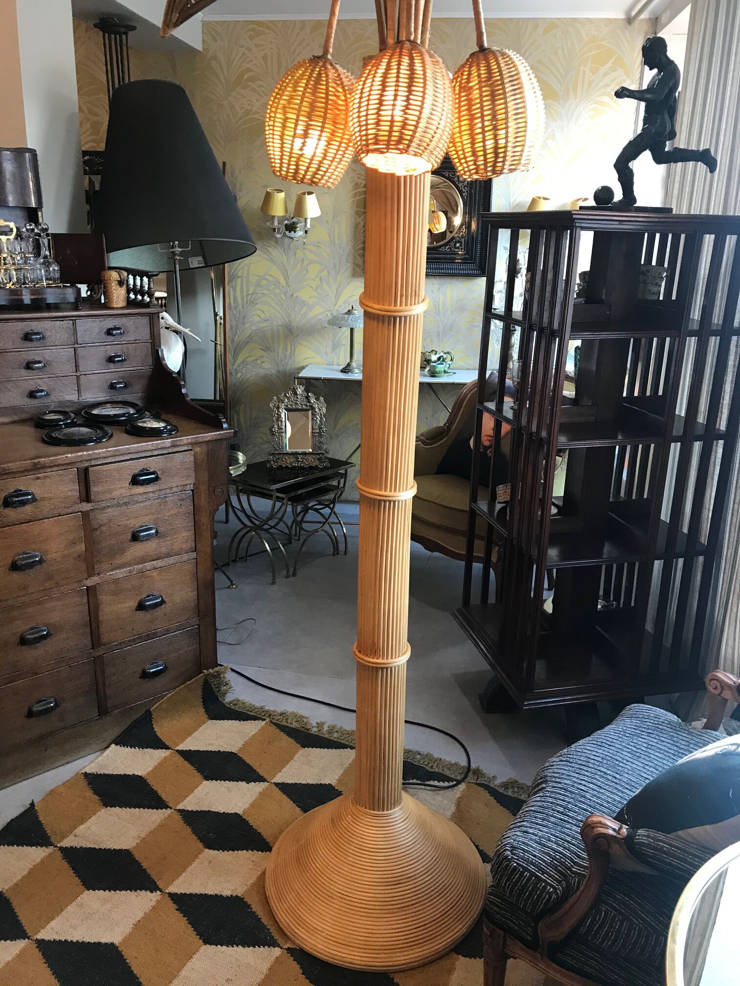 Palm handcrafted lamppost