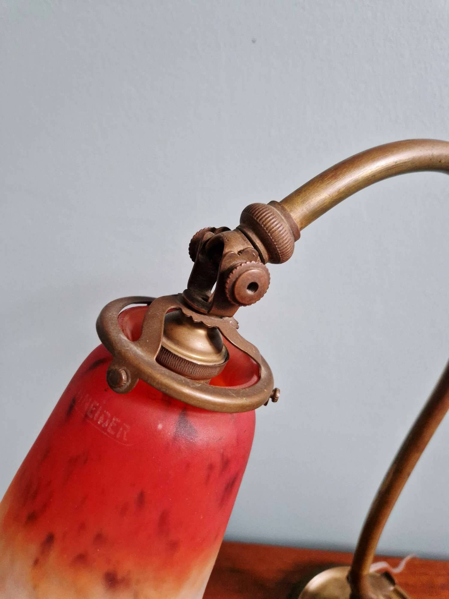 Lampe de bureau art déco en bronze et tulipe signée Schneider, années 1920