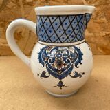 Ancien pichet en céramique blanche et bleue