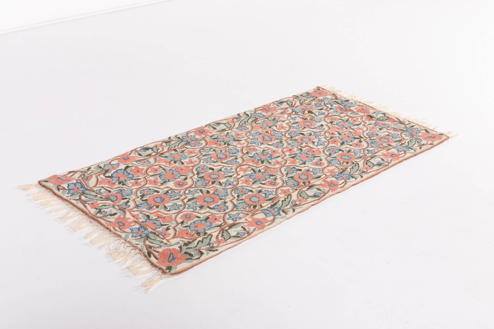 Tapisserie vintage brodée à la main