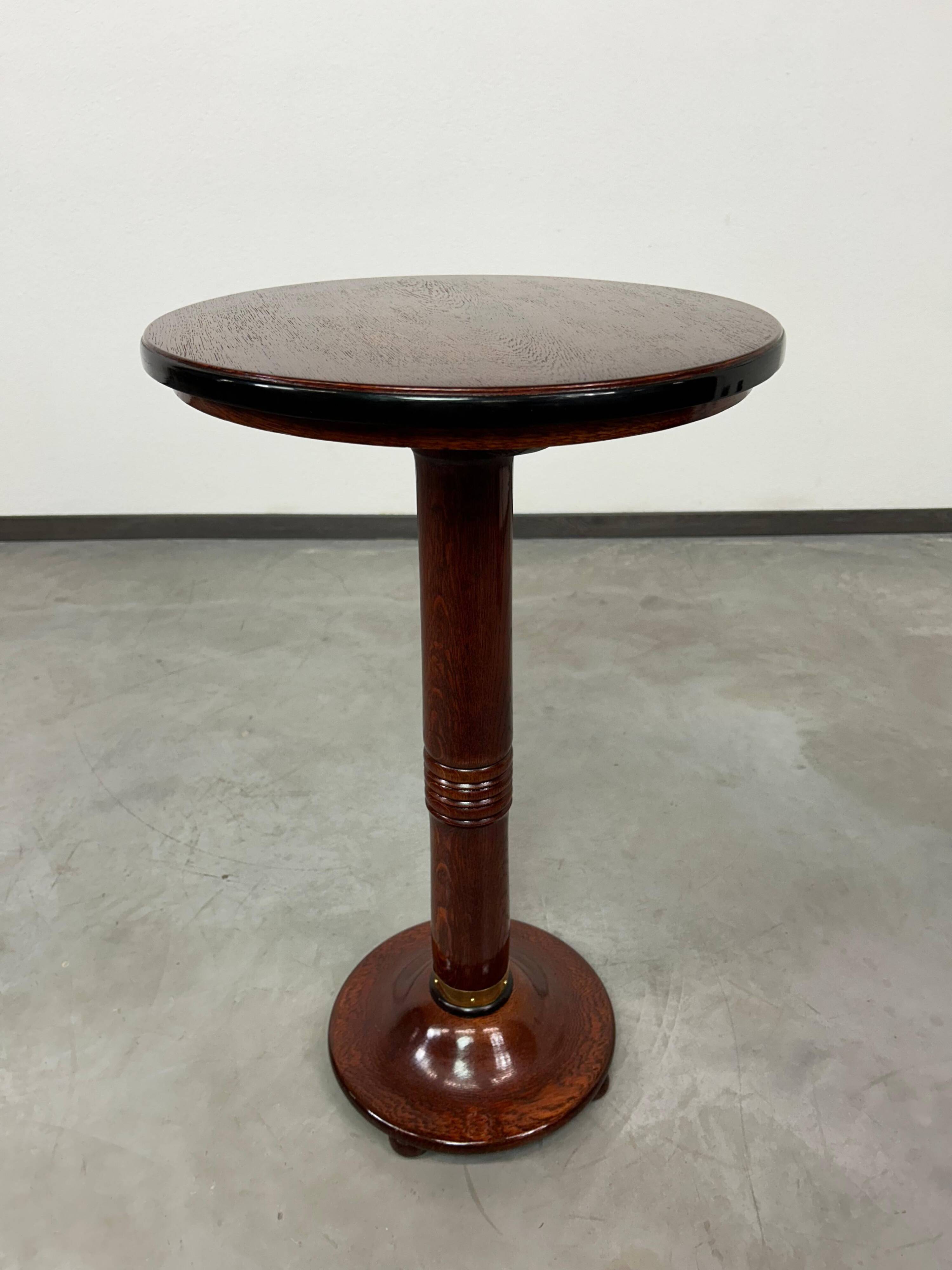 Table d'appoint ronde sécession