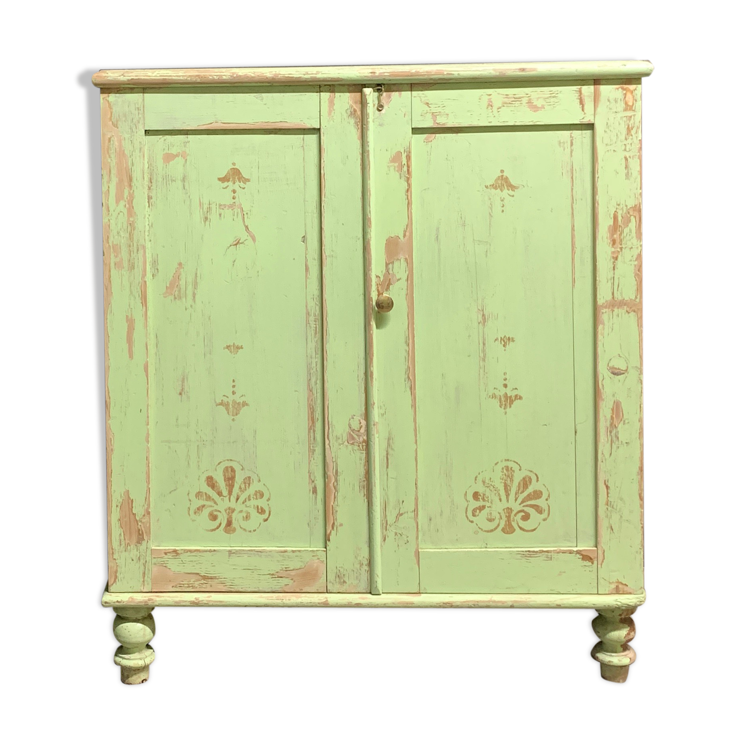 Skated green country buffet