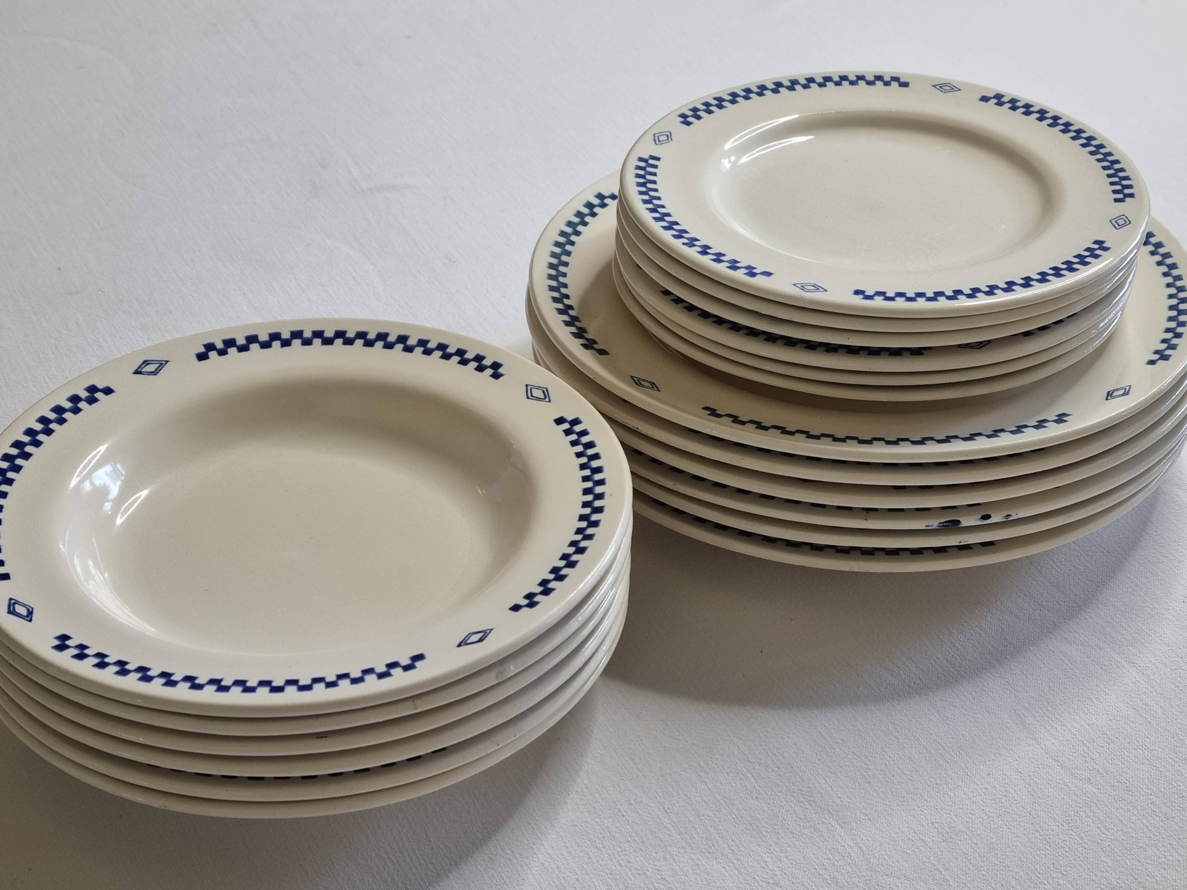 Service of 18 vintage dessert, hollow and flat plates with checkerboard pattern, 1950s