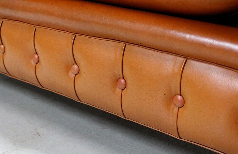Chesterfield padded leather sofa - late 19th century
