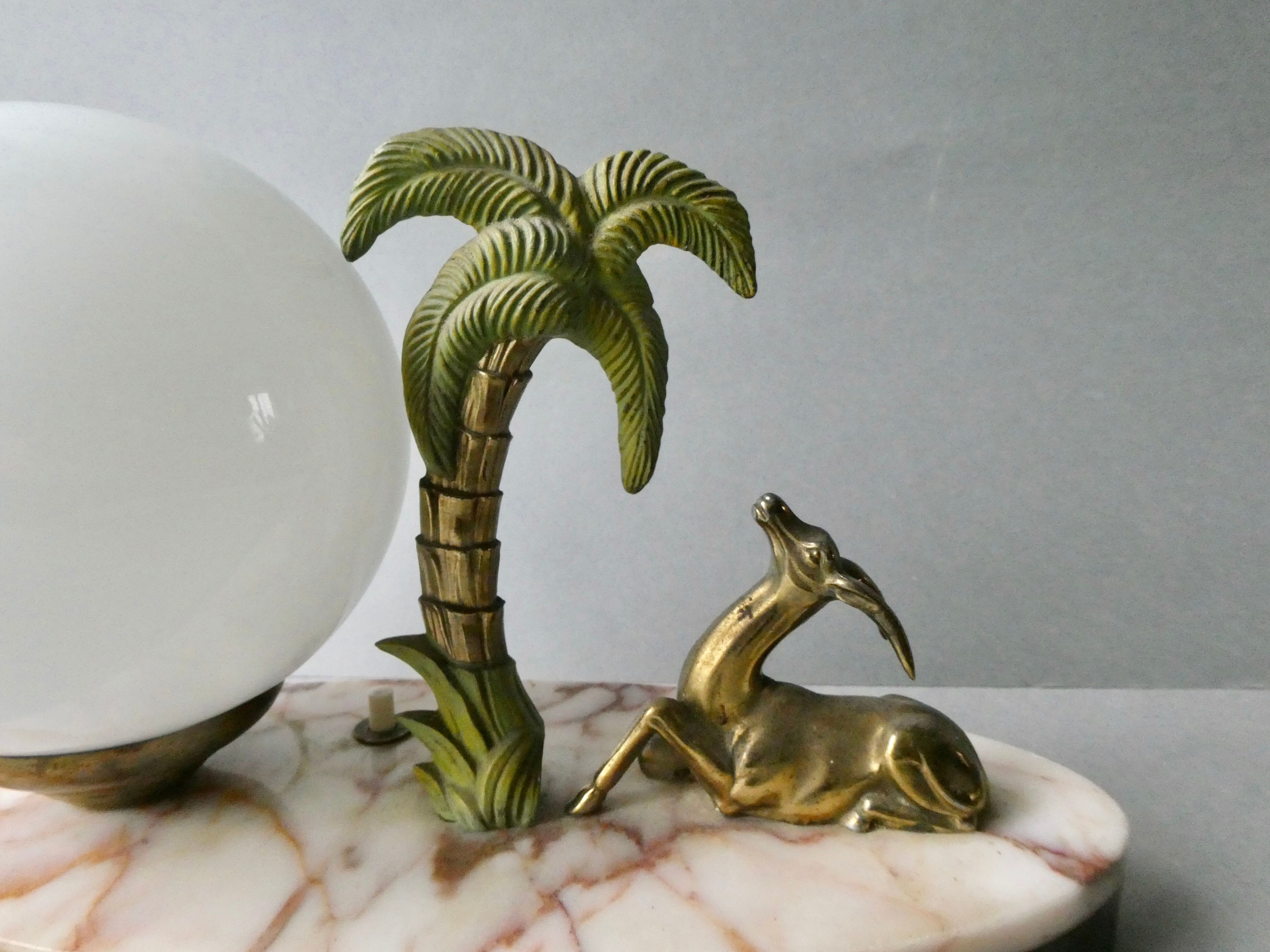 Art deco lamp