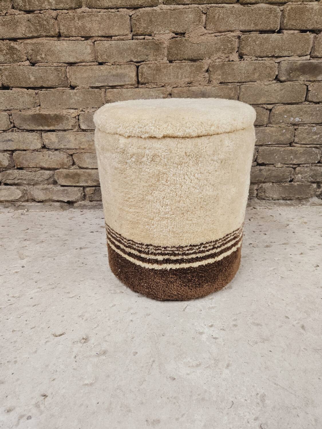 Tabouret pouf coffre laine bouclette année 1970 vintage