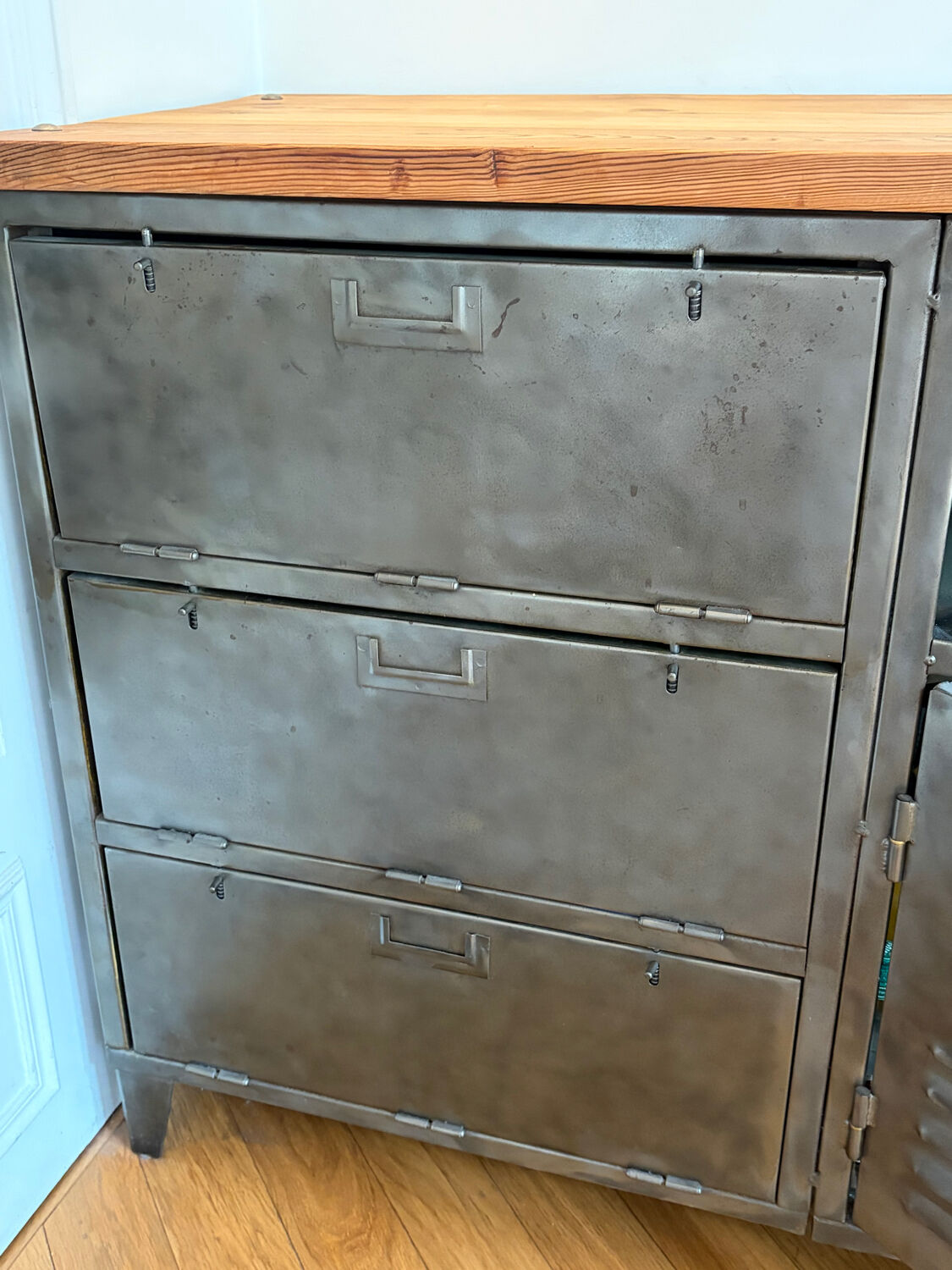 Storage furniture in steel and wood