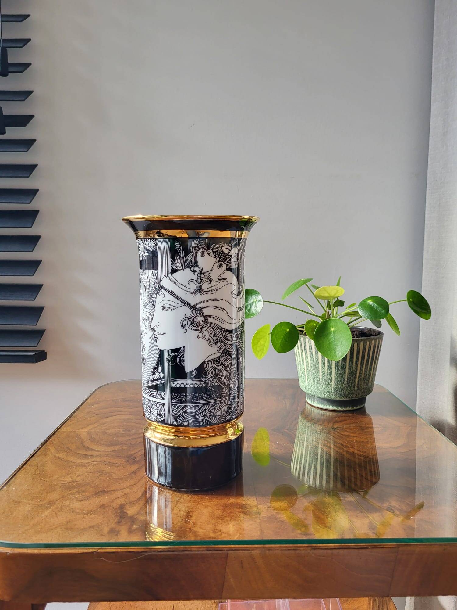 Hollohaza porcelain vase by Endre Szasz, Hungary, 1926-2003
