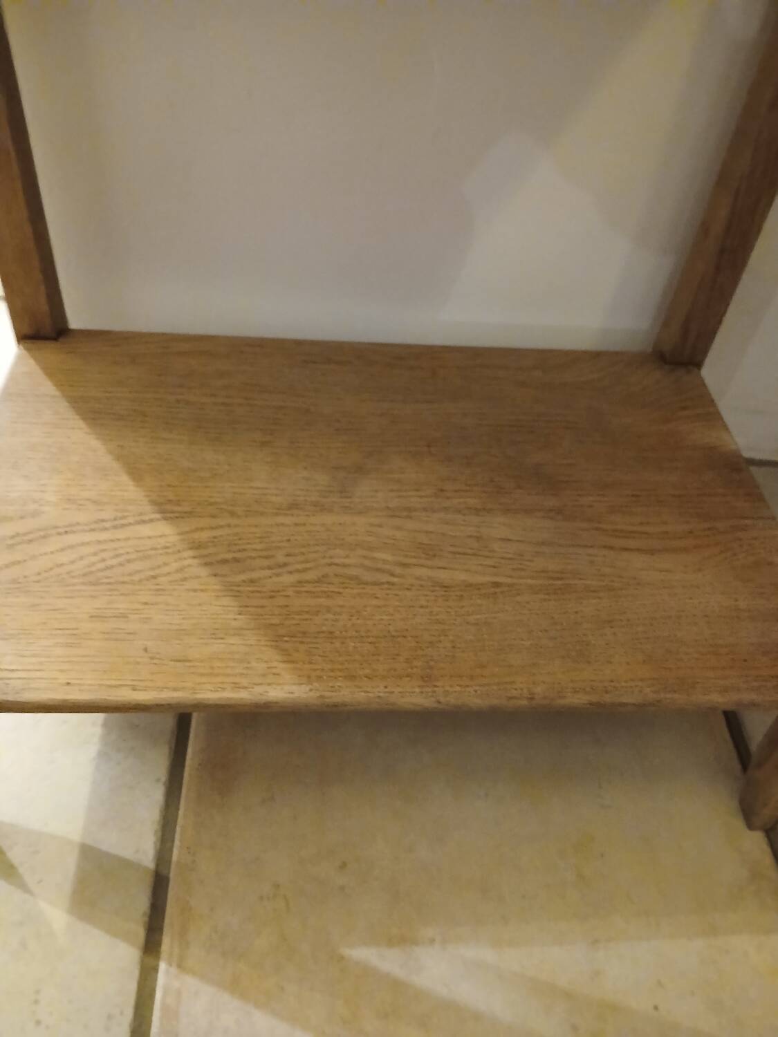 Small piece of furniture/old pedestal table