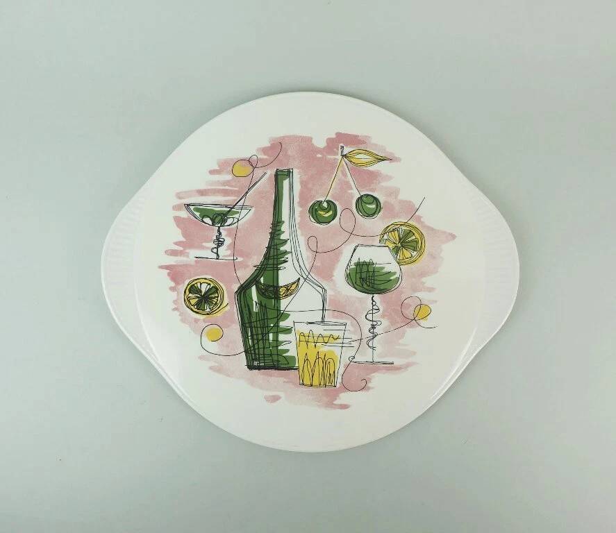 Assiette à gâteau des années 1950 avec de beaux décors de cocktail et de bar à grünstadt.
