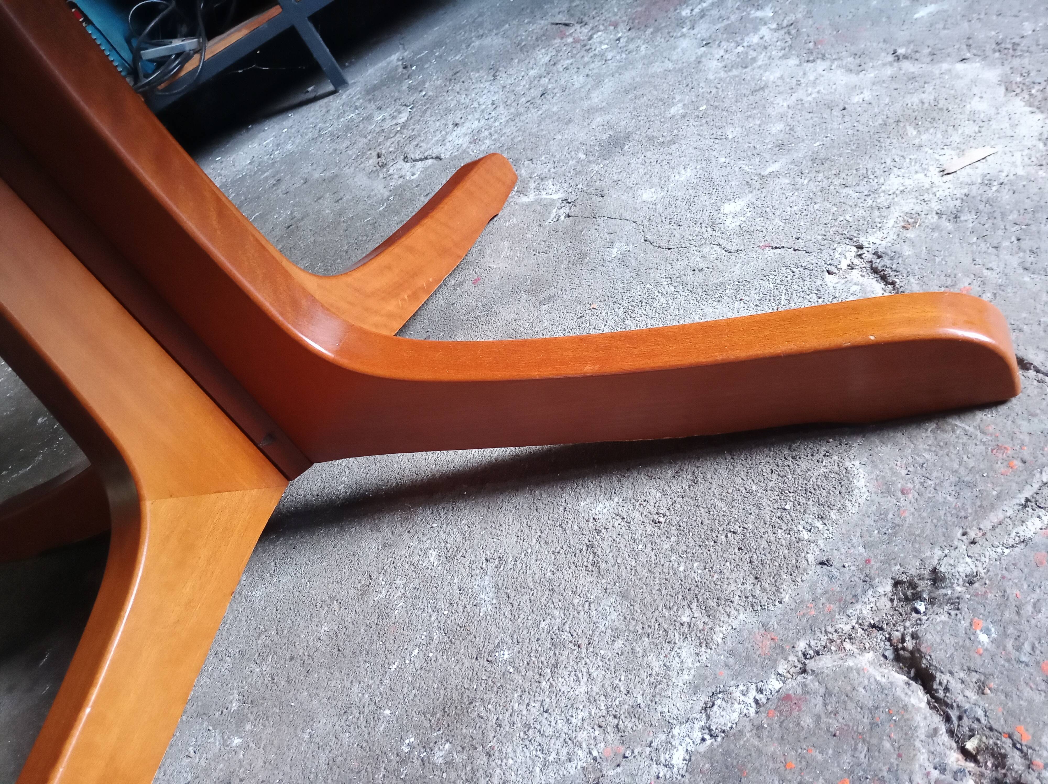 Scandinavian extending table