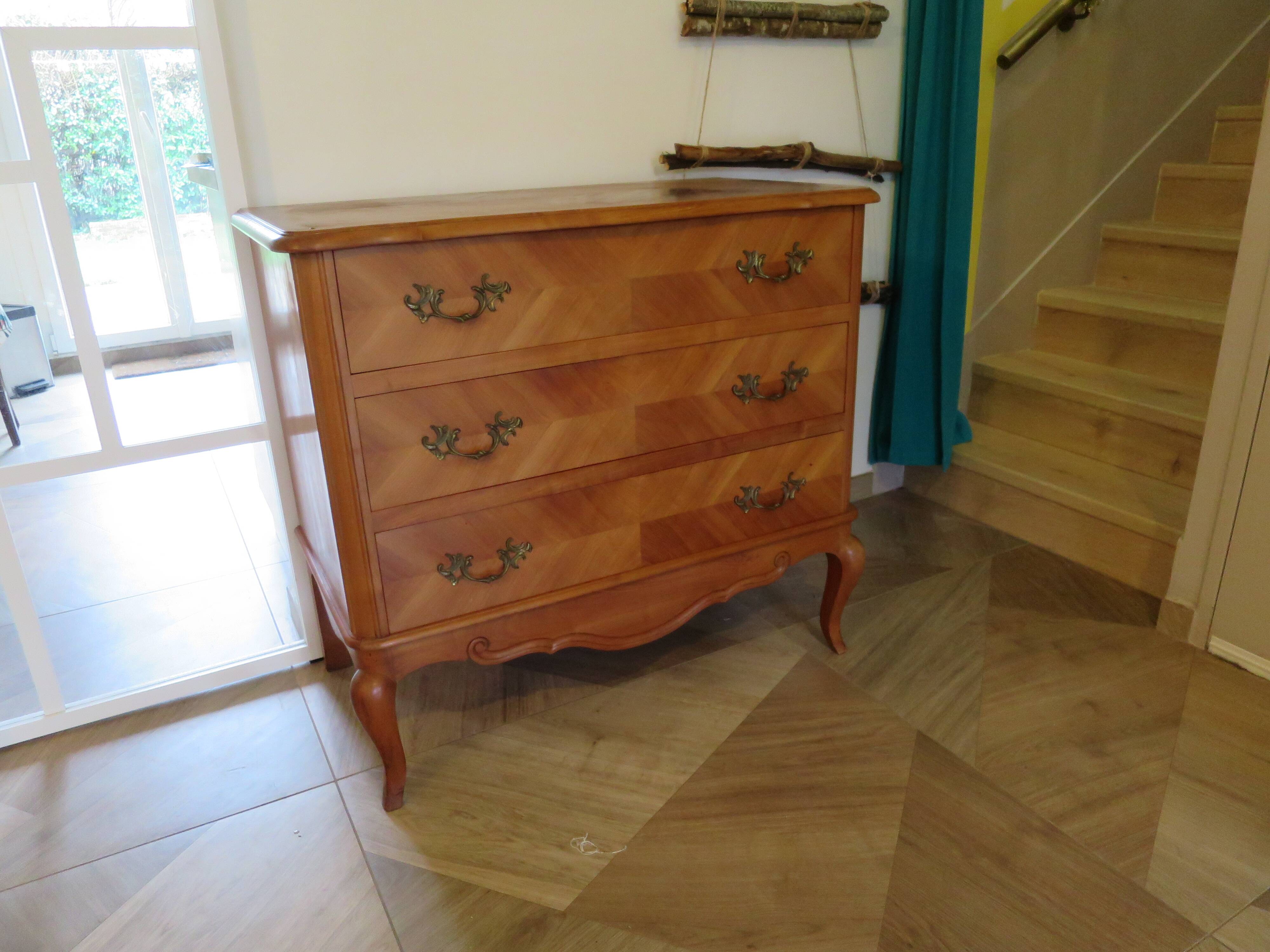 Louis XV style 3-drawer chest of drawers in solid wood