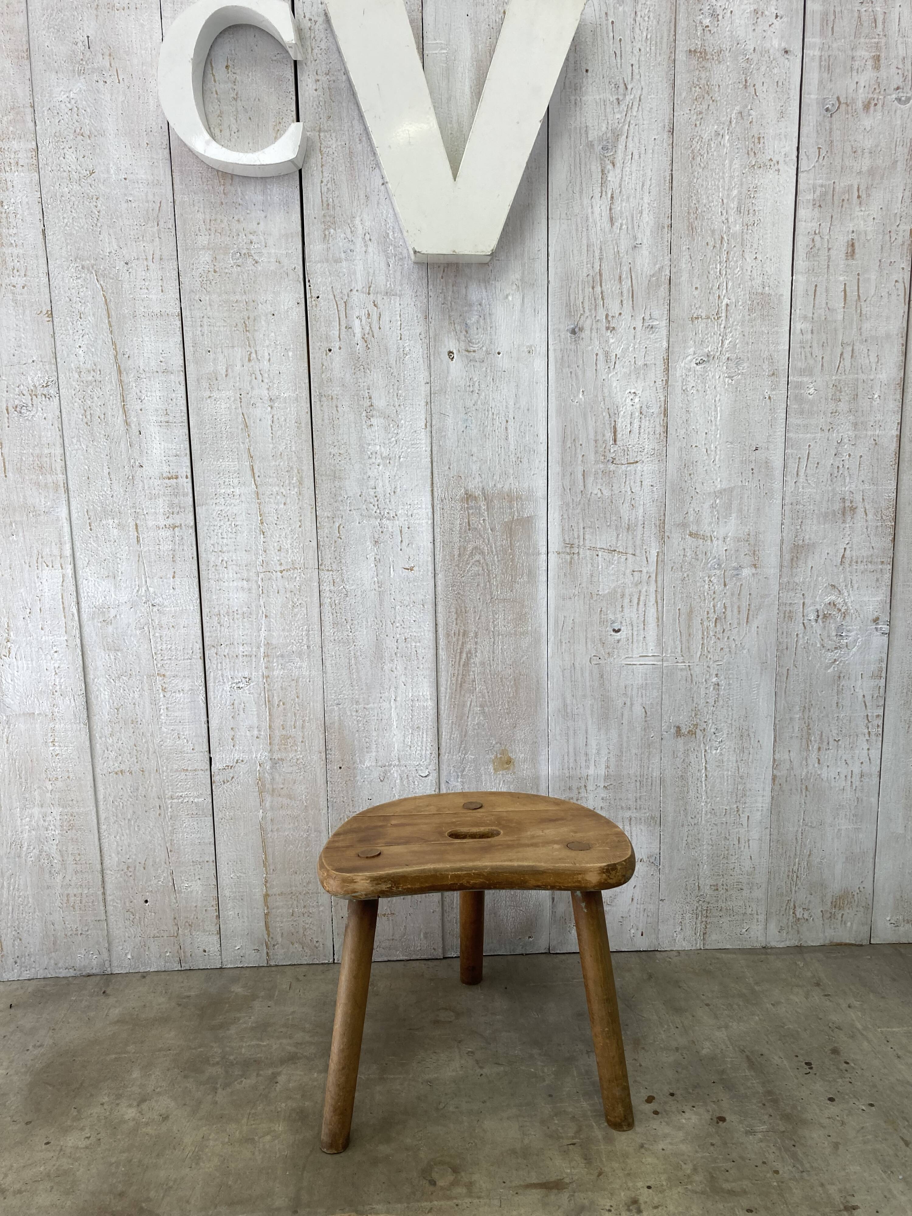Tripod farm stool