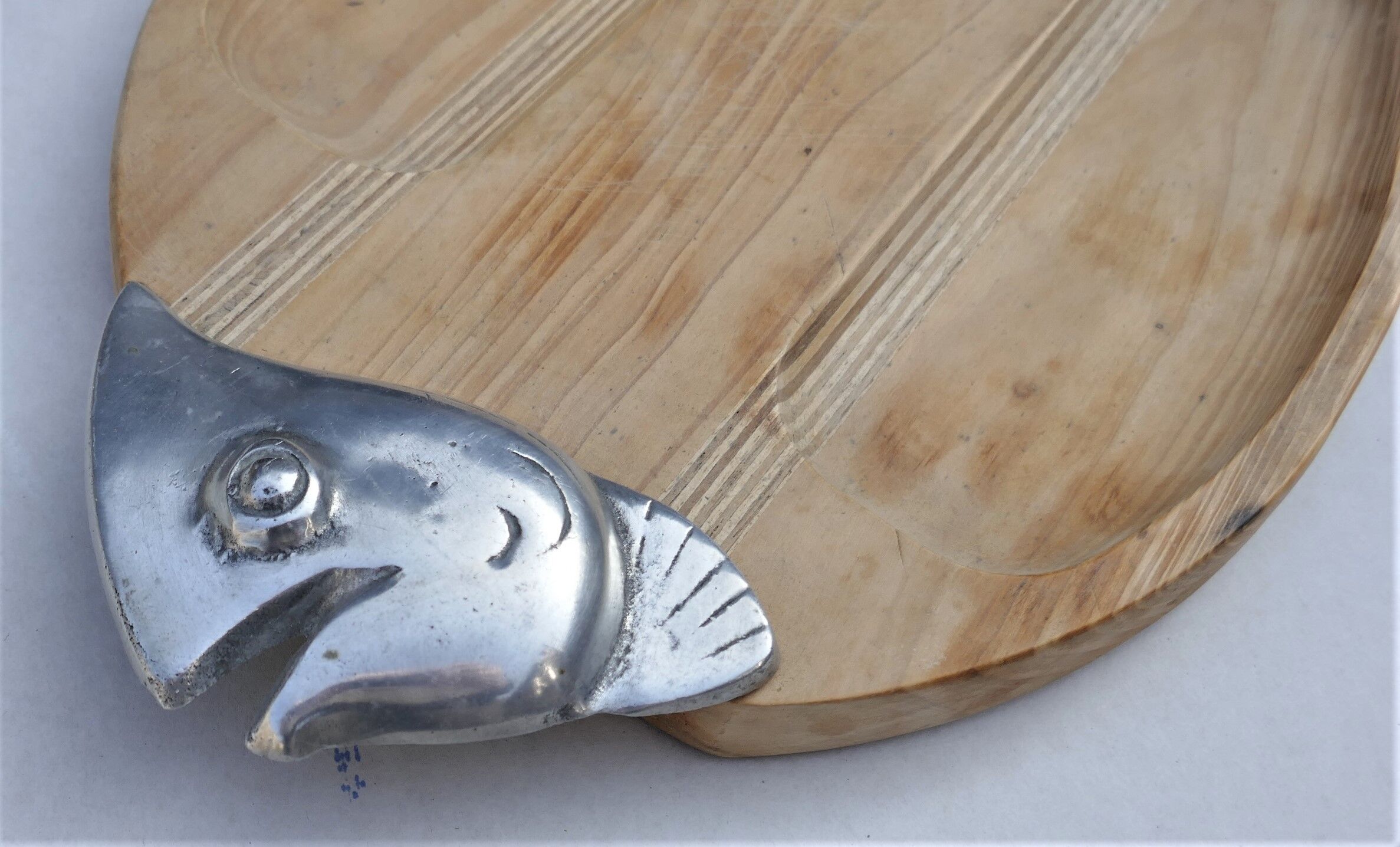 Vintage fish-shaped tray cutting board