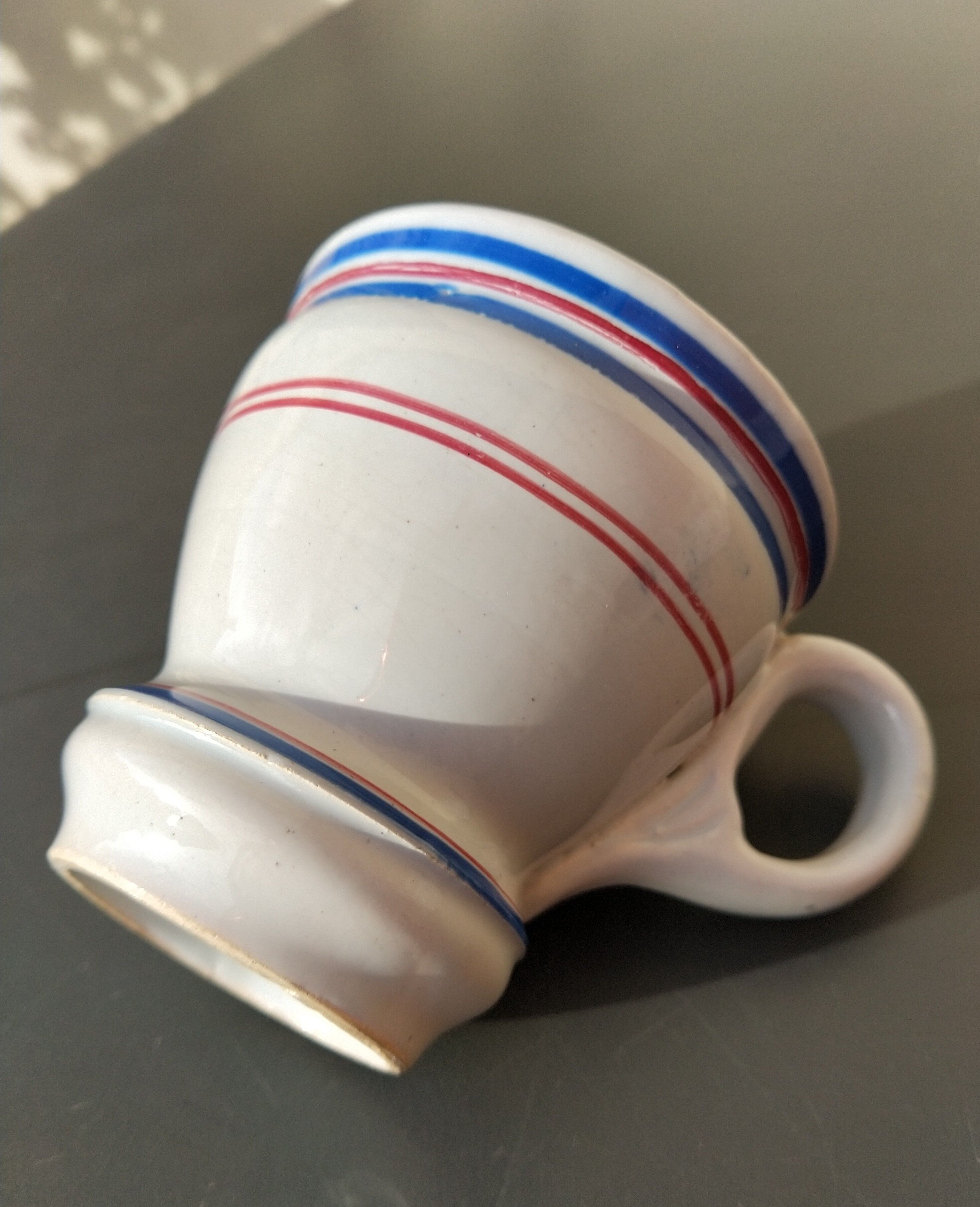 Tasse brûlot vintage en faïence