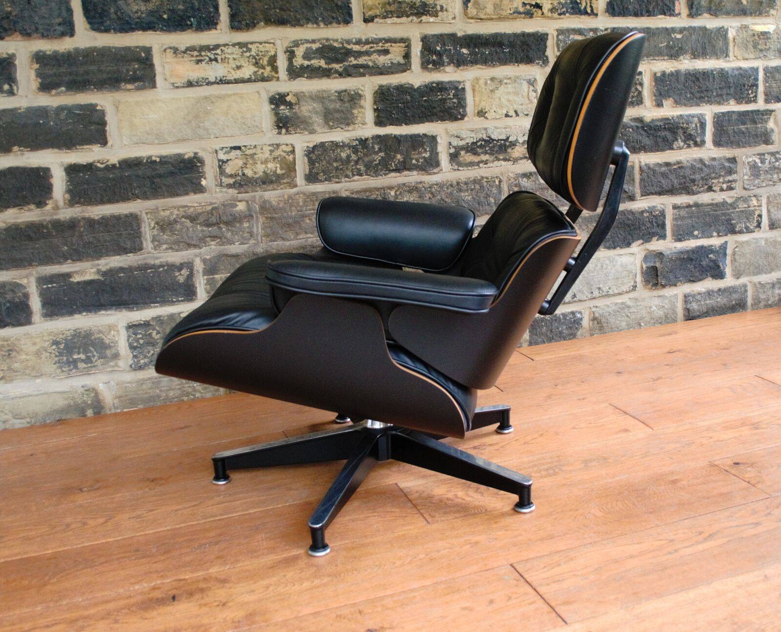 Herman Miller 670 restored version / new leather interior