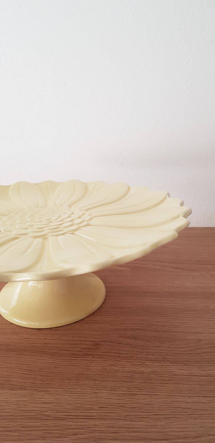 MARGUERITE Cake Display