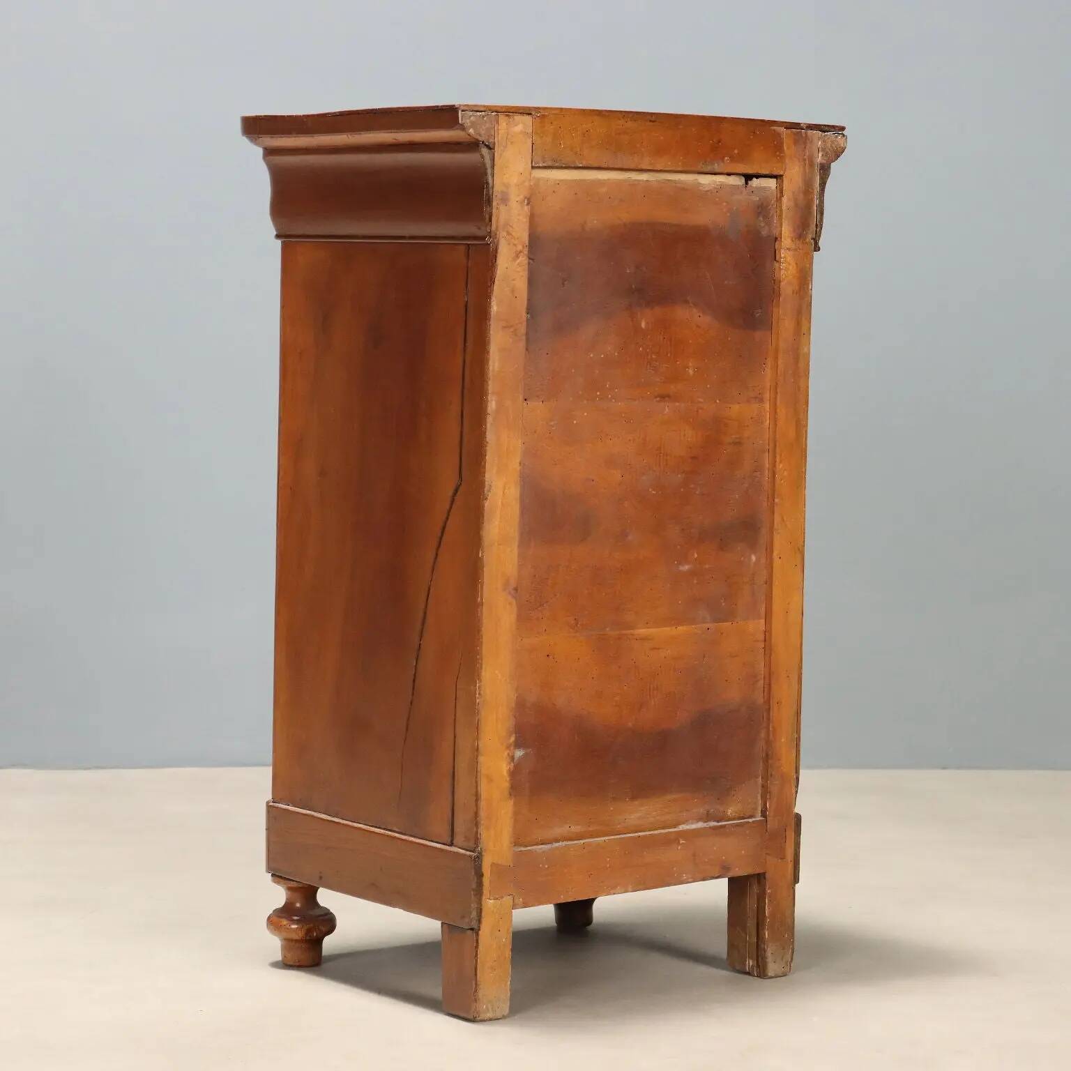 Antique Louis-Philippe bedside table in walnut with drawer, Italy, 19th century.