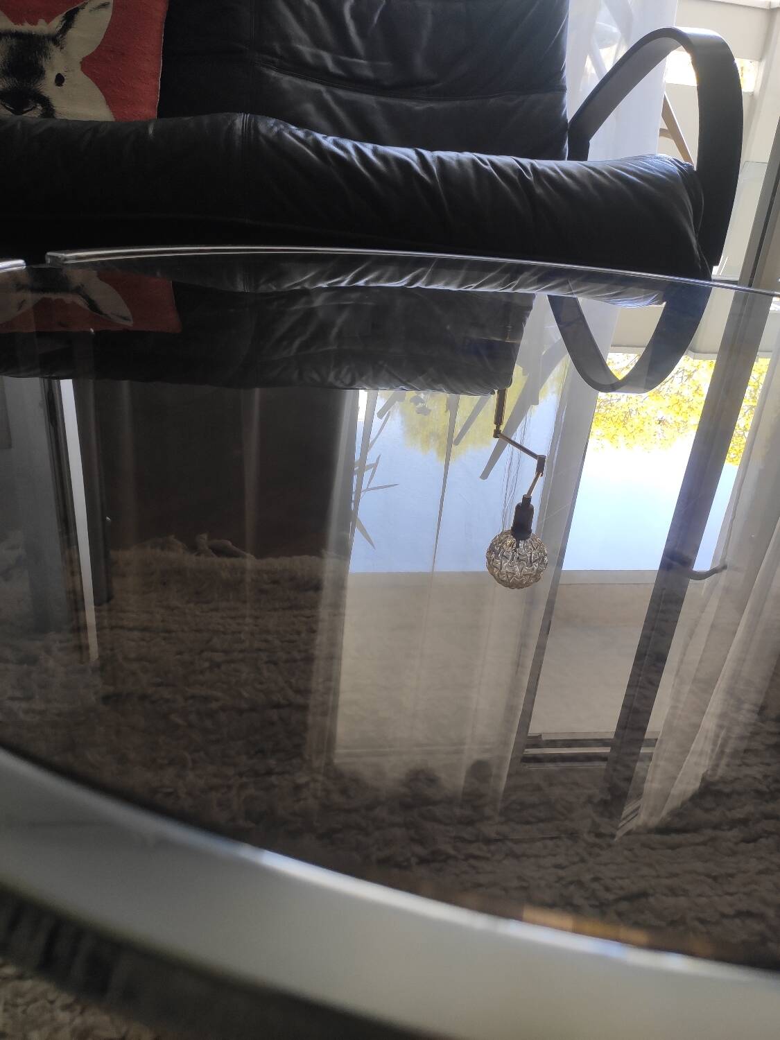 Round coffee table in smoked glass with chrome legs