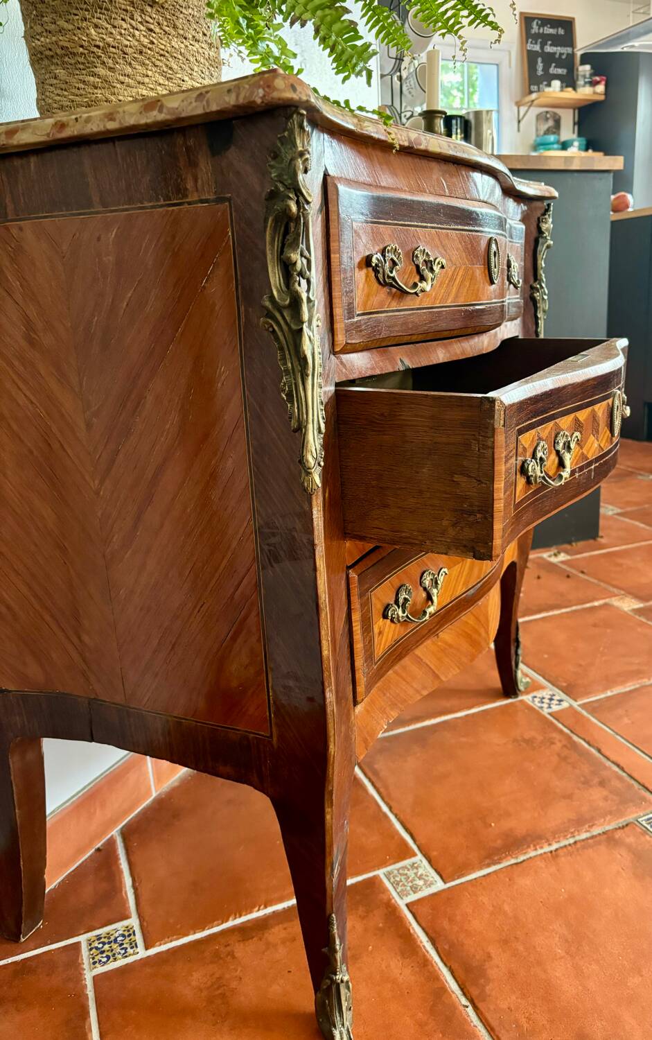 Petite commode style Louis XV