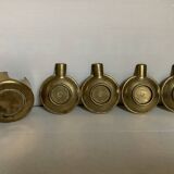 Quatre cendriers individuels en laiton