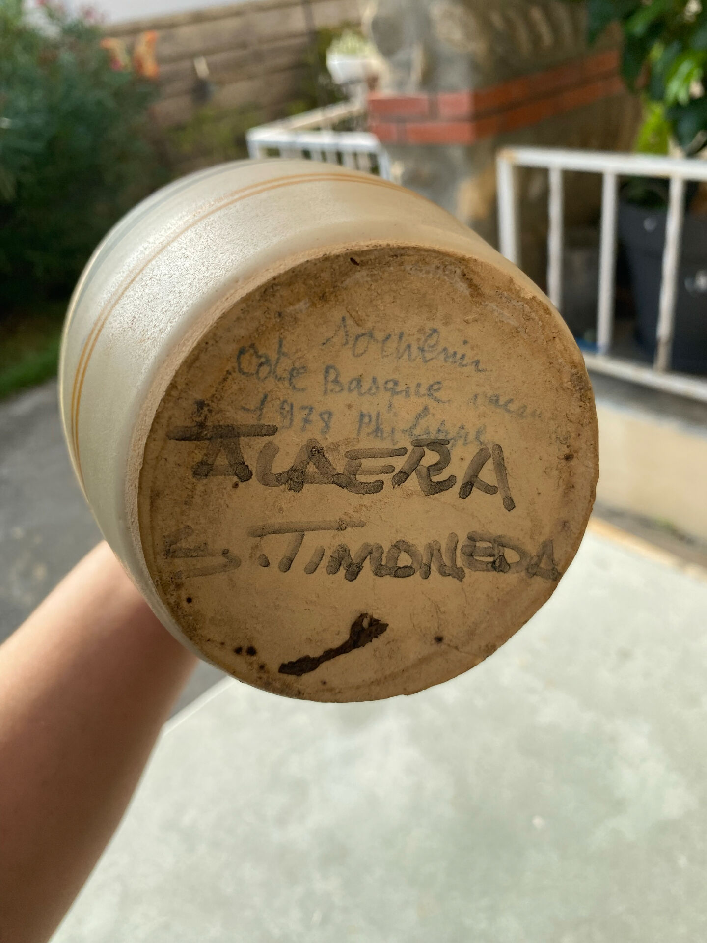 Ceramic vase from Talavera de la Reina (Spain) – Signed S. Timoned