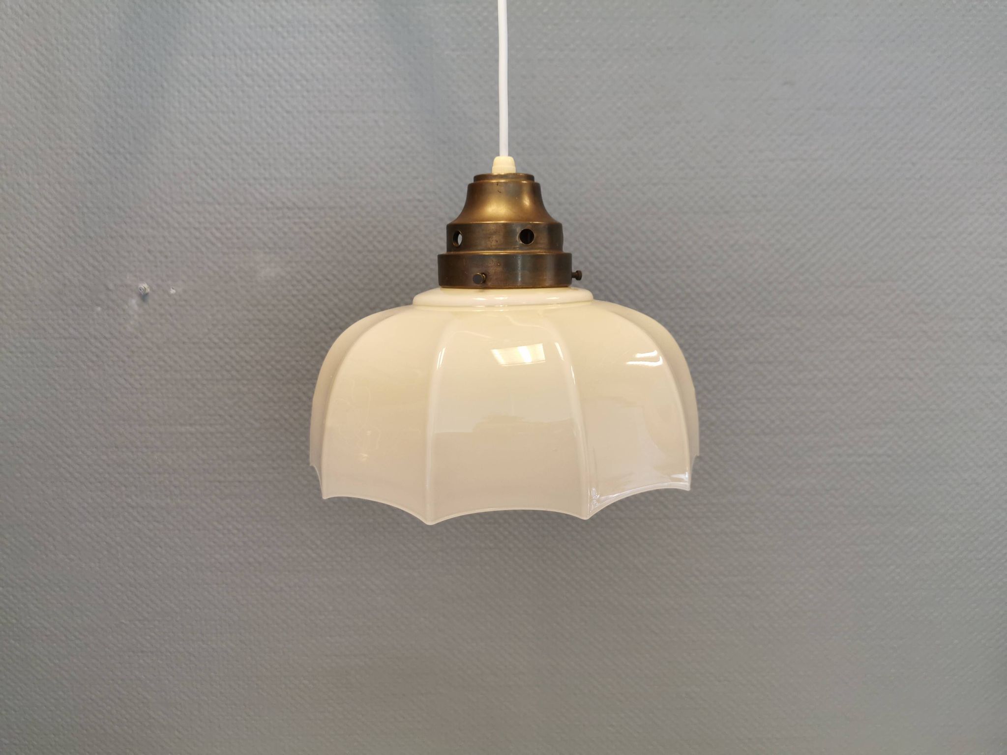 "Umbrella lamp" Danish and from the 1940s-1950s in beautiful cream colour with brass top.
