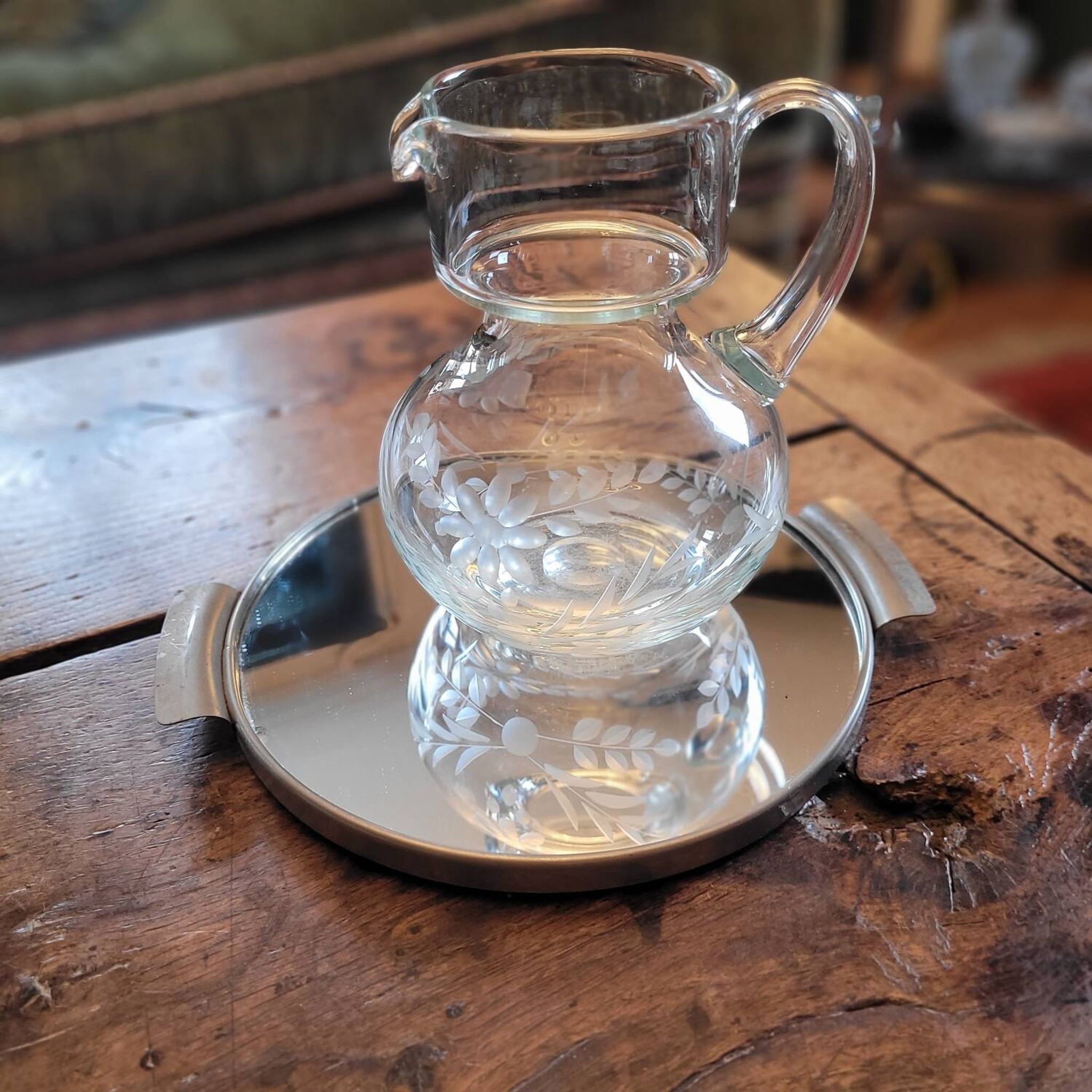 Engraved glass jug with floral decoration – 75 cl – mid 20th century