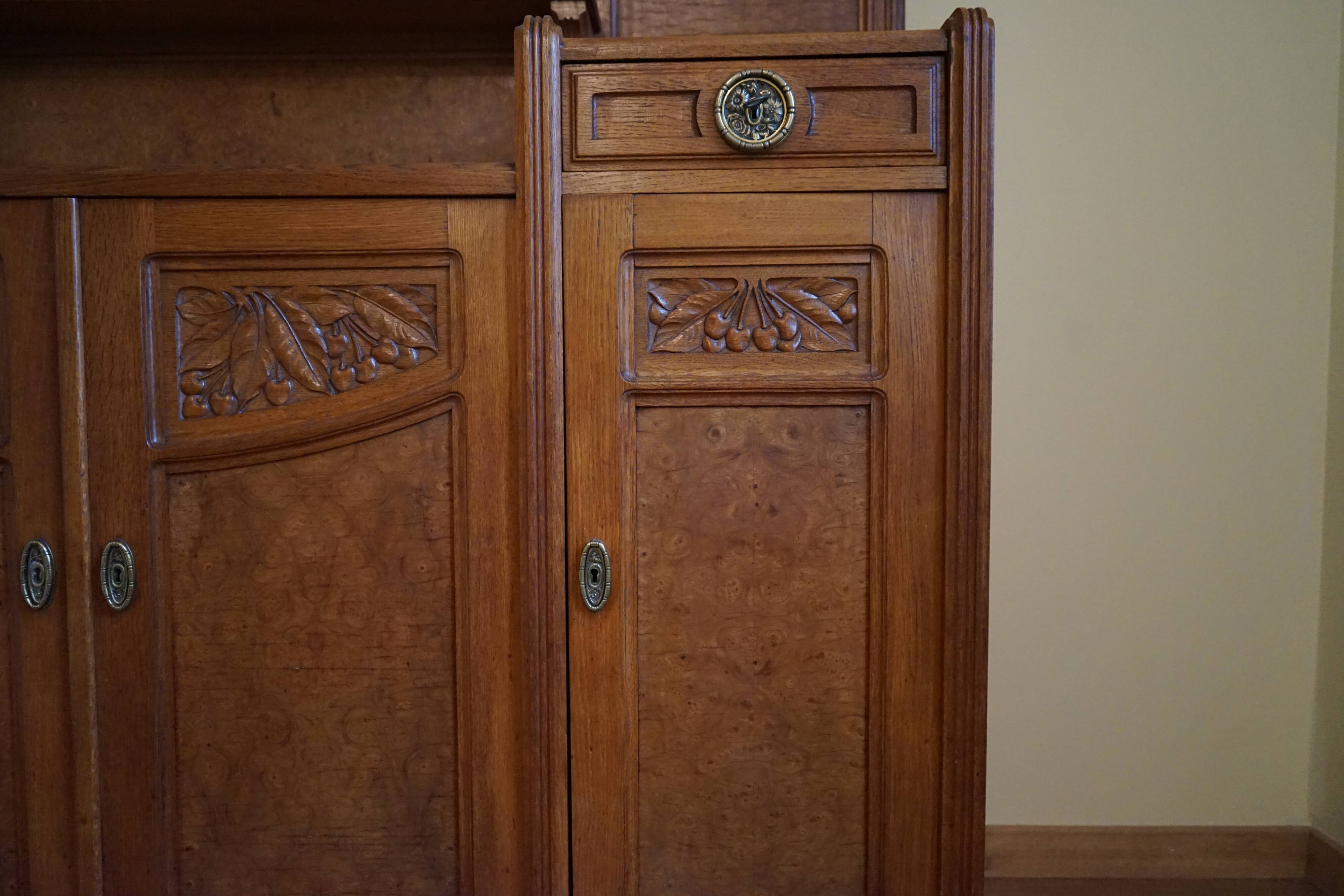 Art nouveau dining room