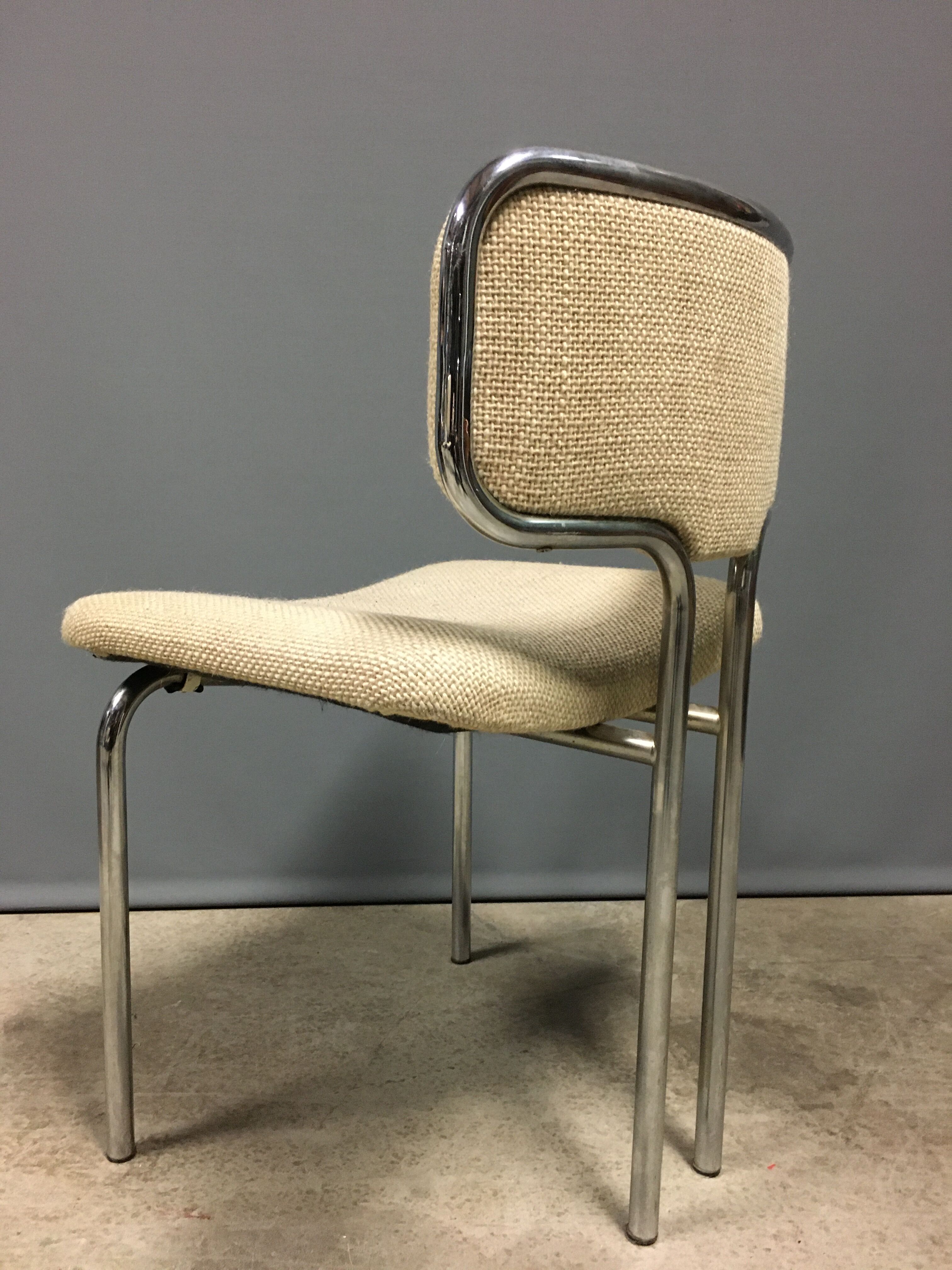 4 chaises de salle à manger tubulaires italiennes des années 1970.