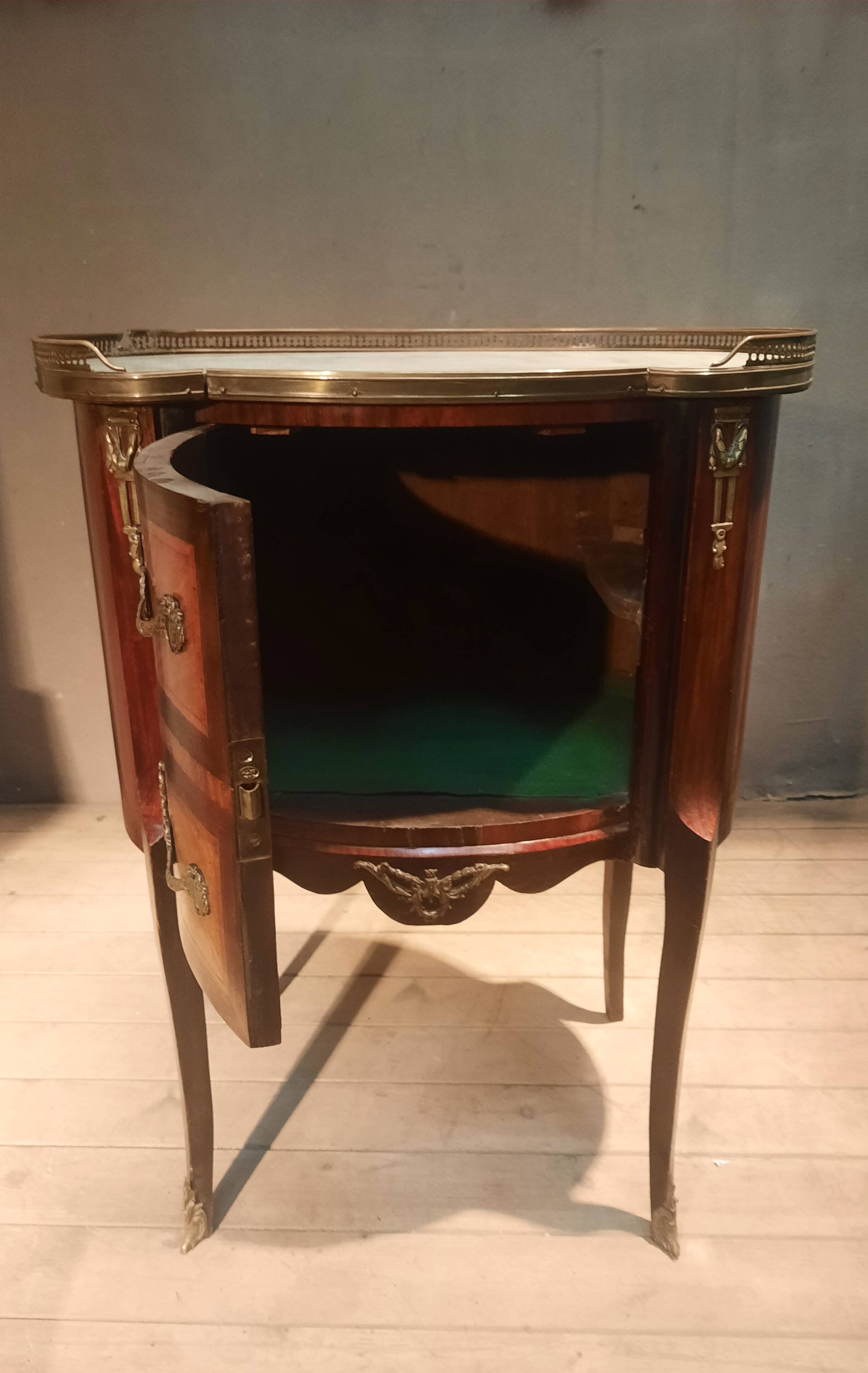 Commode tambour à porte  en plaquage